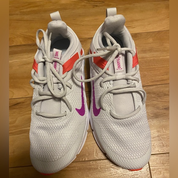 Women’s Nike Legend Essential Vast Grey Fire Facts Fit Activity Pink - Picture 7 of 7